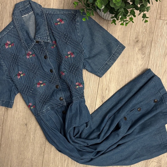 Embroidered 1990s Vintage Cottagecore Denim Floral Button-Down Dress - Picture 4 of 9
